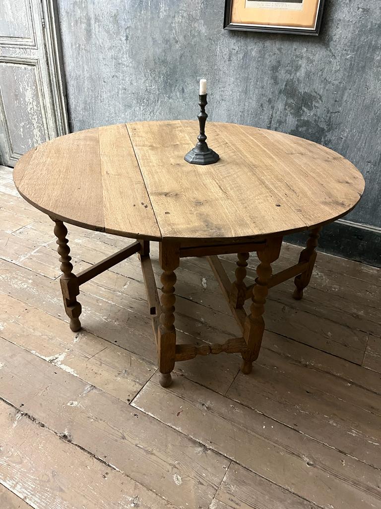 Georgian Oak drop leaf table