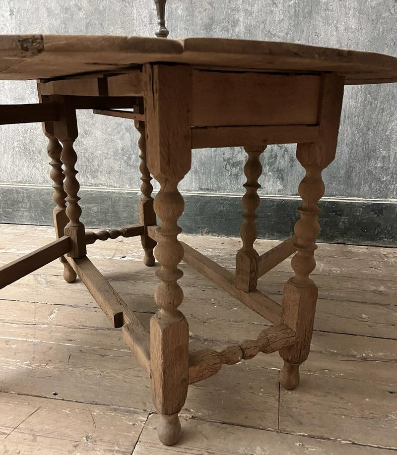 Georgian Oak drop leaf table