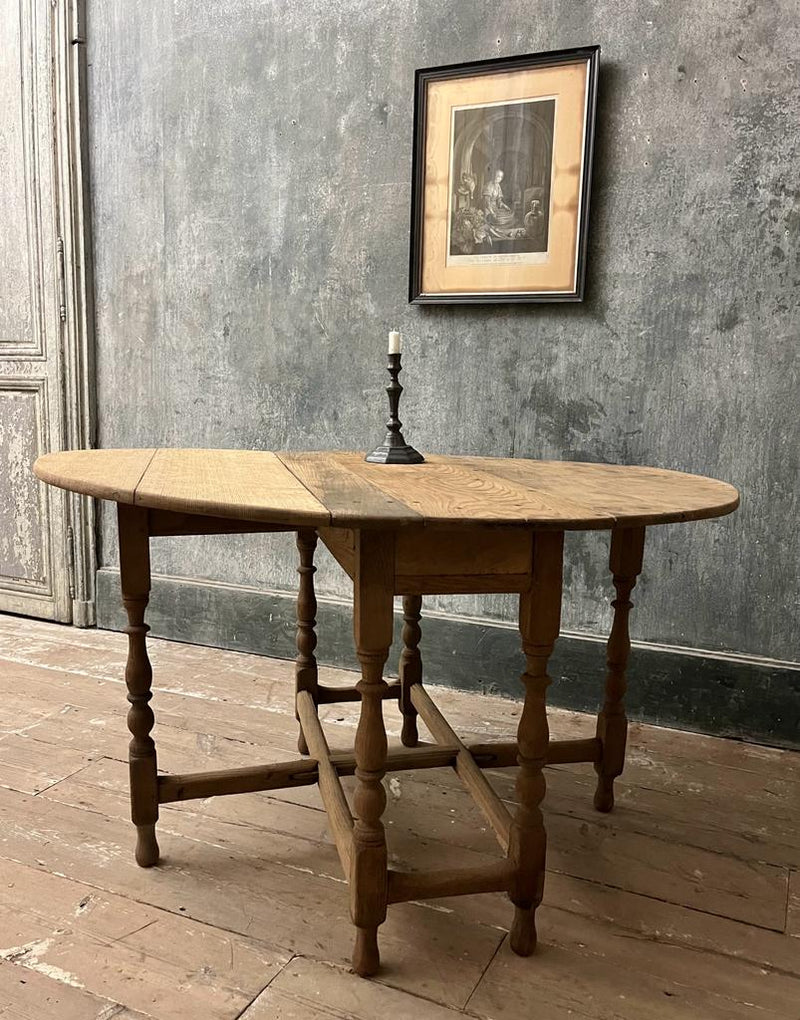 Georgian Oak drop leaf table