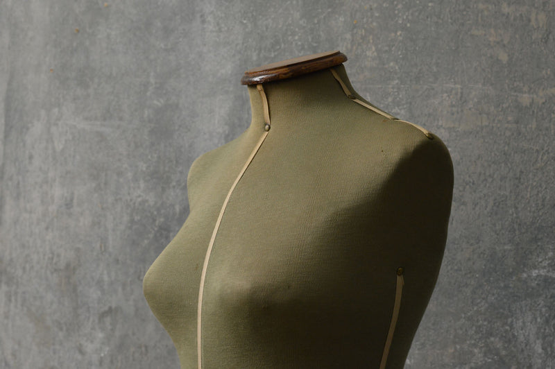 Singer mannequin on stand