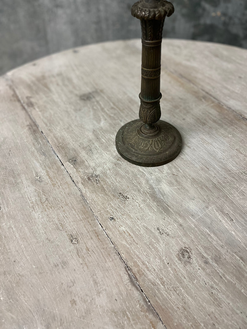 Tripod table