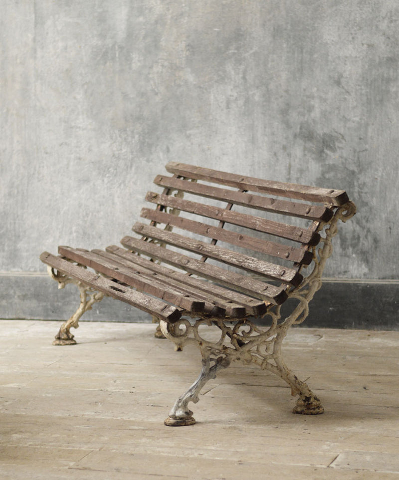 English 19th Century cast iron and oak garden bench