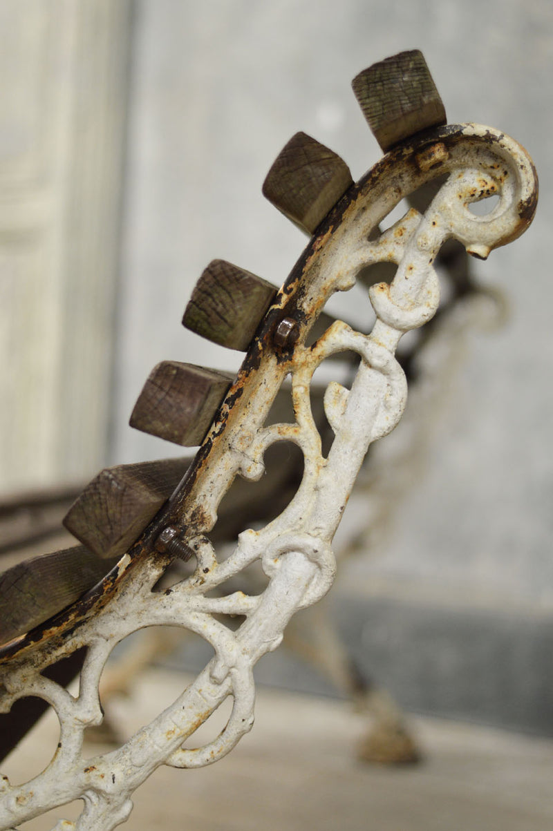 English 19th Century cast iron and oak garden bench