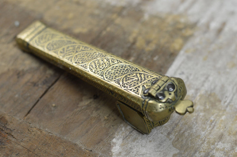 Travelling scribes rush pen and inkwell holder