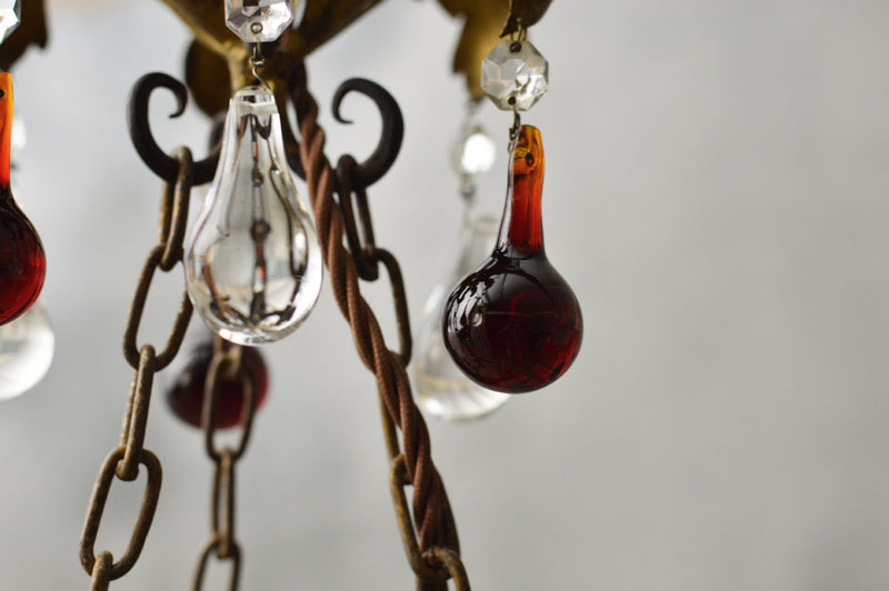 GILDED CHANDELIER WITH MULTICOLOUR DROPS.