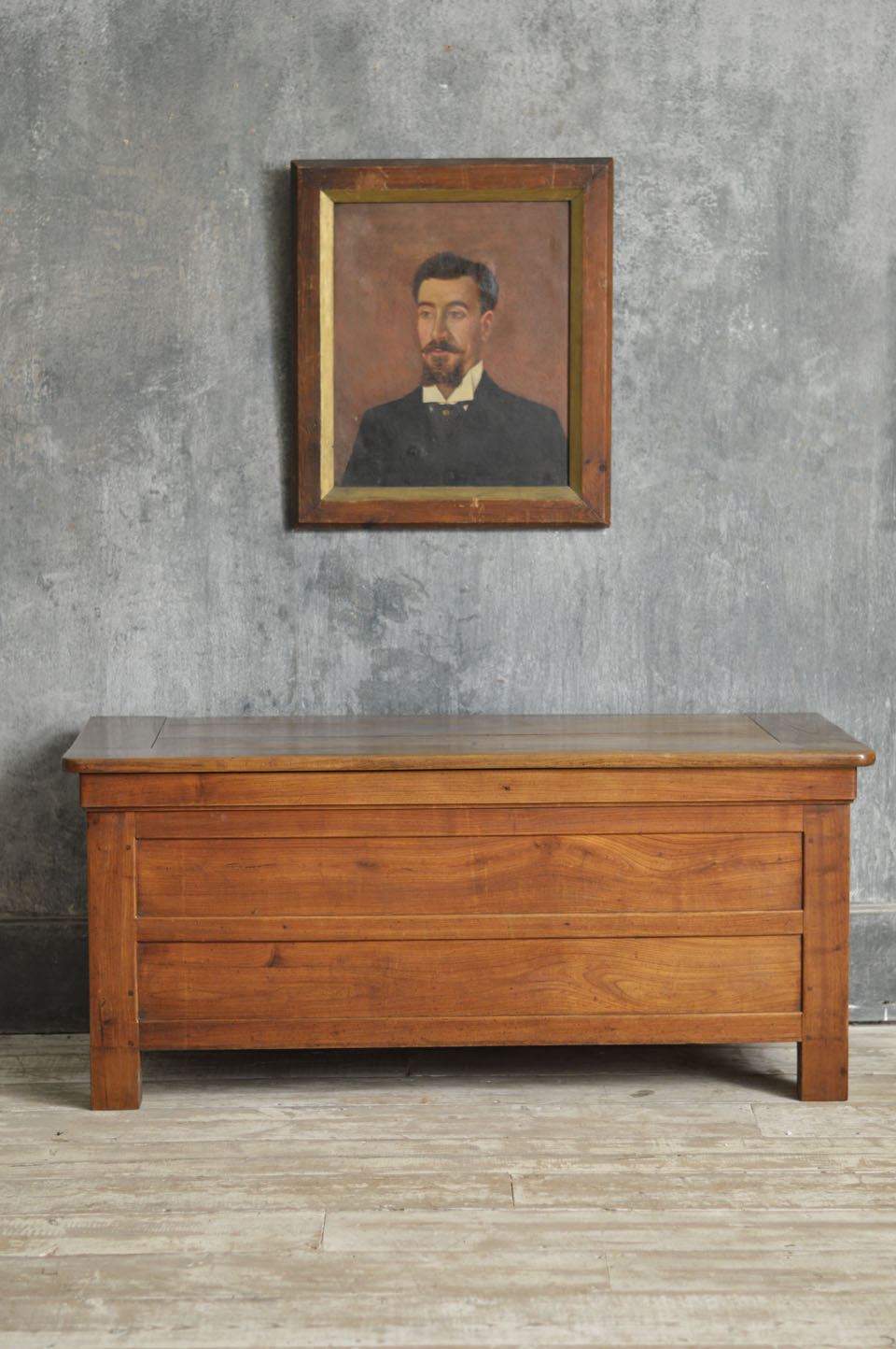 19TH CENTURY ELM COFFER