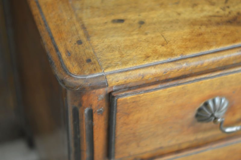 19TH CENTURY FRENCH WALNUT COMMODE