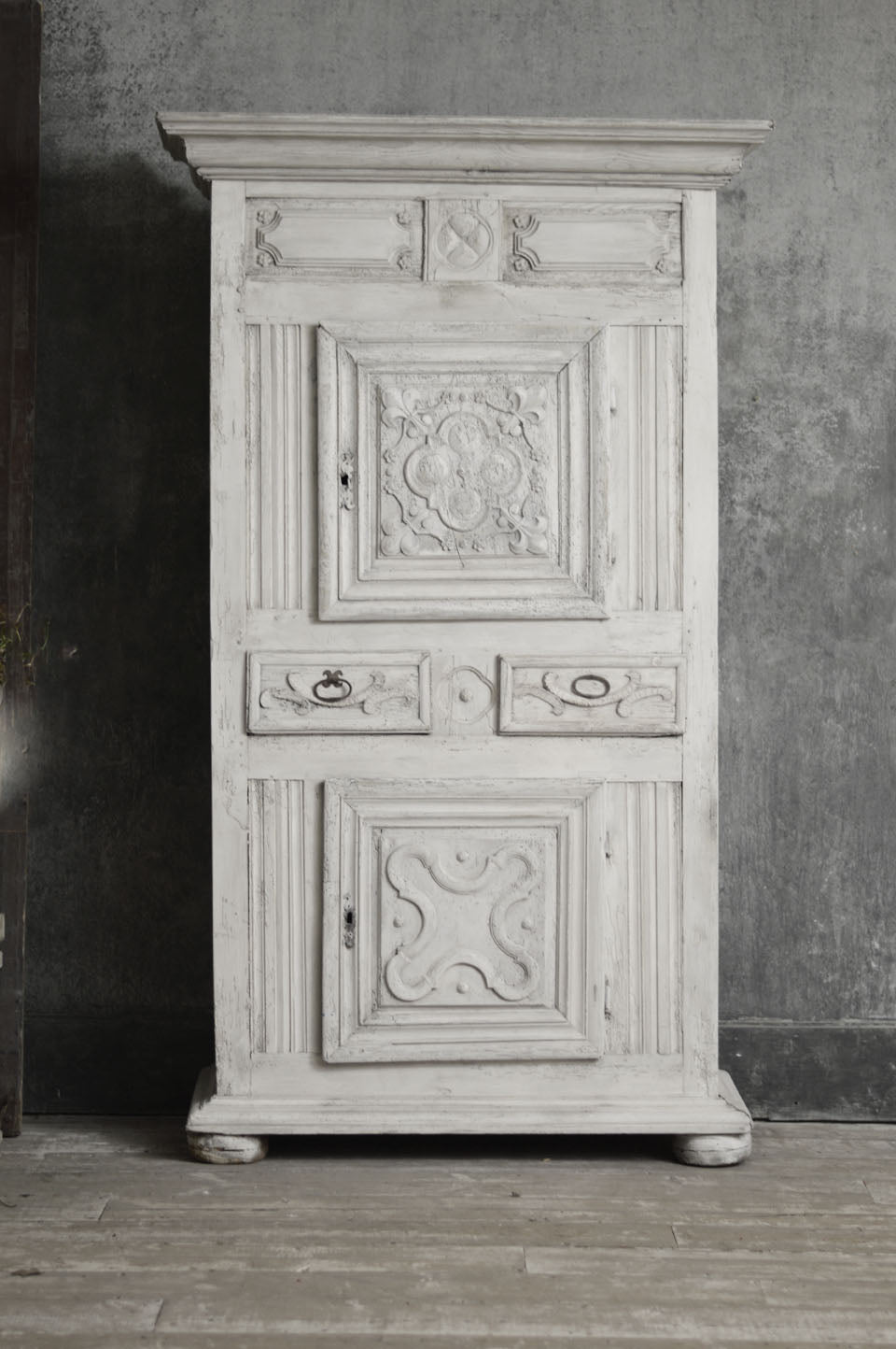 CARVED 18TH CENTURY FRENCH CUPBOARD