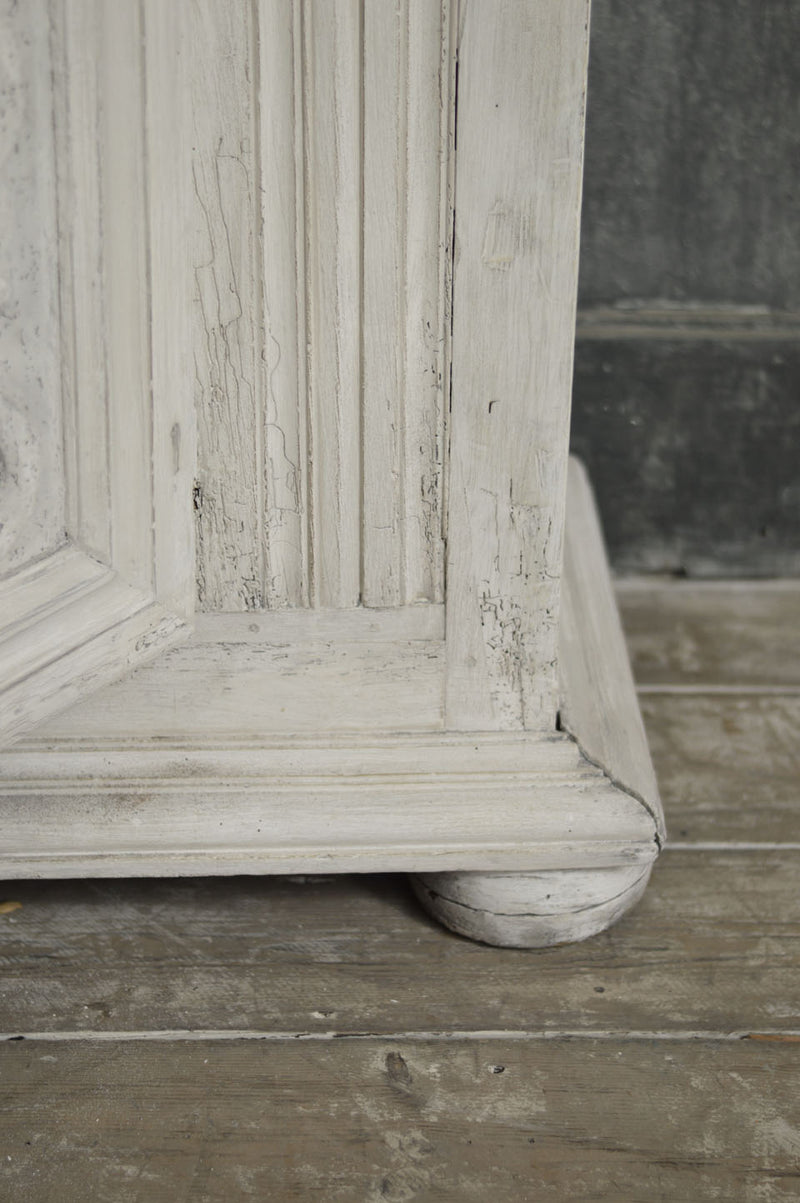 CARVED 18TH CENTURY FRENCH CUPBOARD