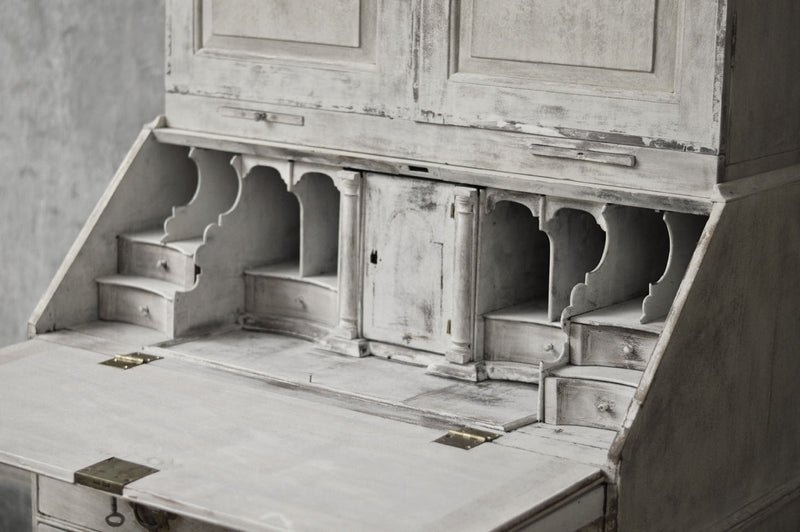 English 18th Century slant front desk / bureau