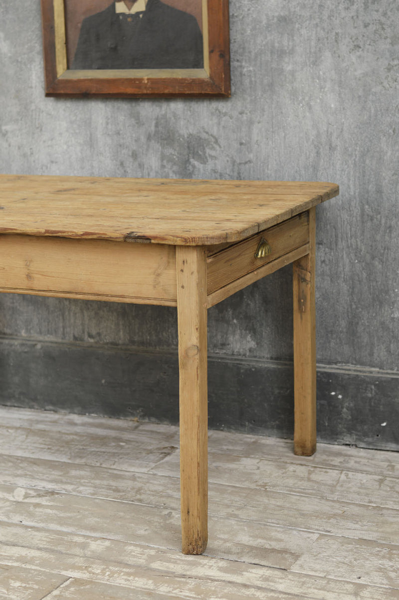 ENGLISH 19TH CENTURY KITCHEN TABLE