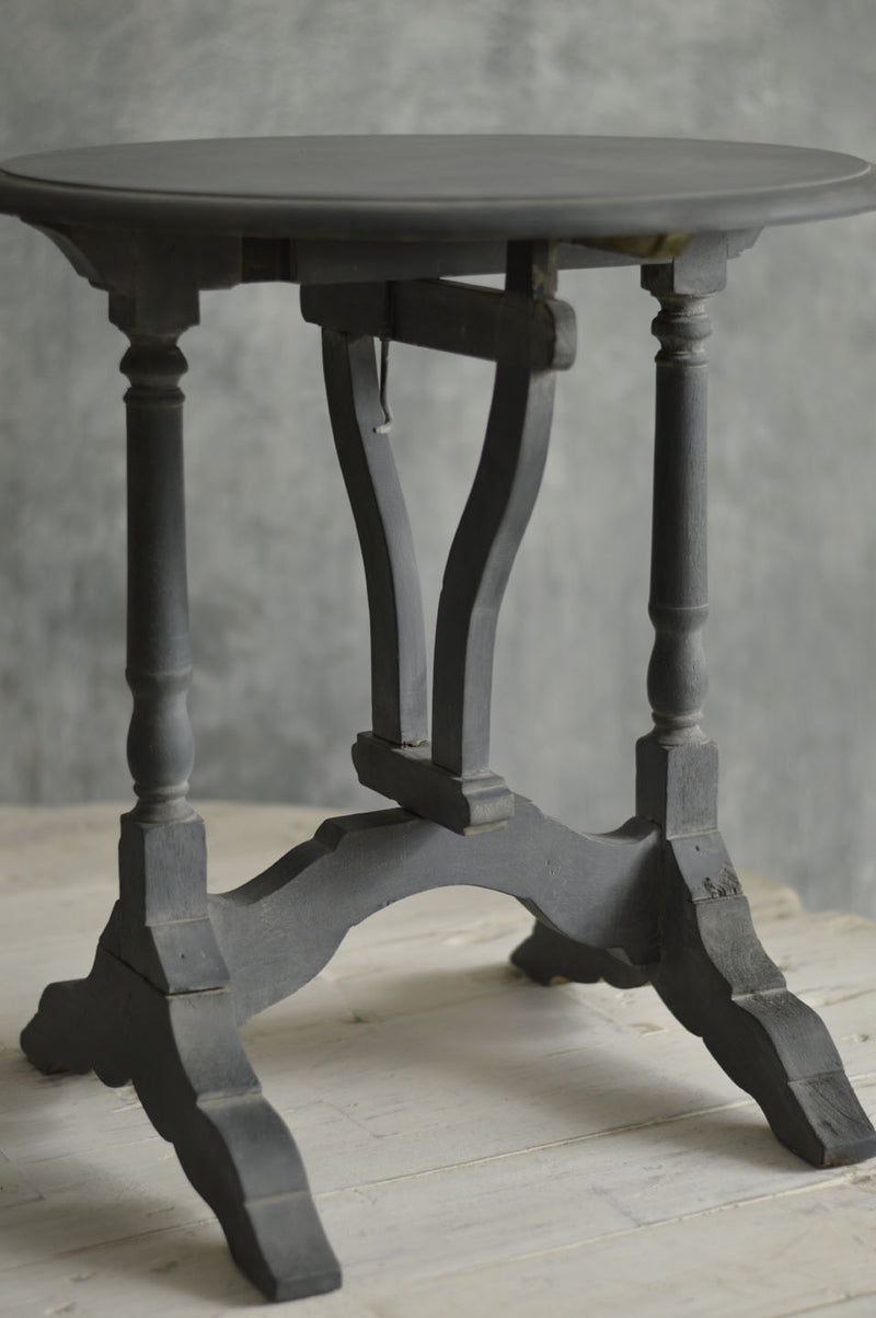 PAIR OF PETIT WINE TABLES