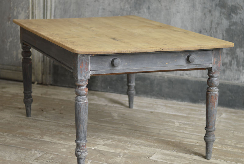 19TH CENTURY PAINTED KITCHEN TABLE