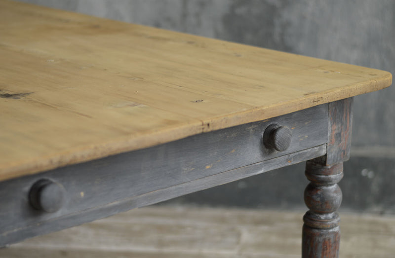 19TH CENTURY PAINTED KITCHEN TABLE