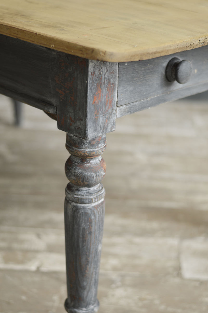 19TH CENTURY PAINTED KITCHEN TABLE