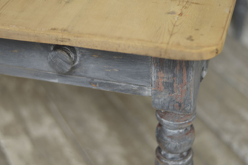 19TH CENTURY PAINTED KITCHEN TABLE