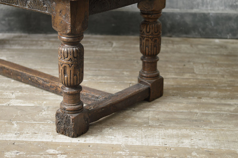 ENGLISH OAK 19TH CENTURY DINING TABLE