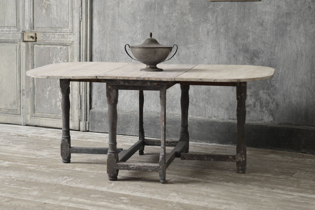 18TH CENTURY SWEDISH BAROQUE TABLE