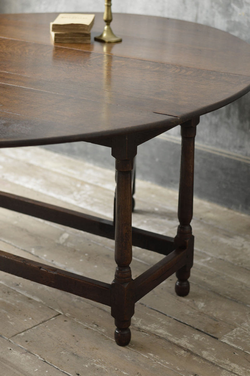 Georgian oak drop leaf table