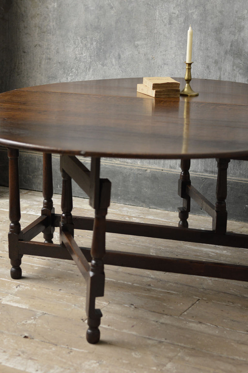 Georgian oak drop leaf table