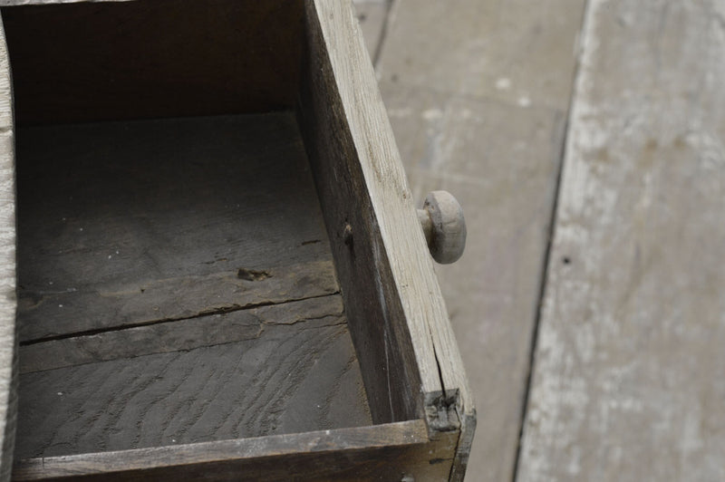 English oak 18th Century drop leaf dinning table.