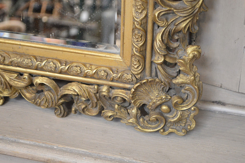 19TH CENTURY GILT MIRROR.