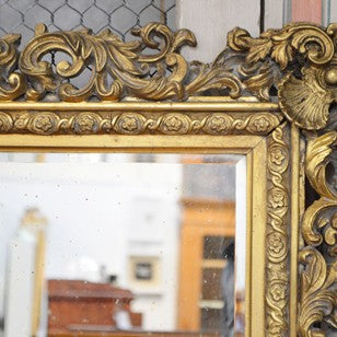 19TH CENTURY GILT MIRROR.