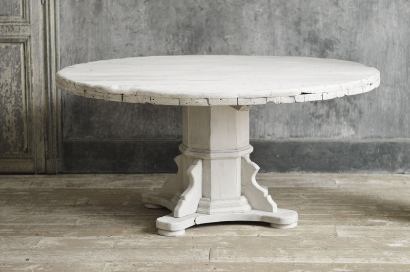 ROUND DINING TABLE